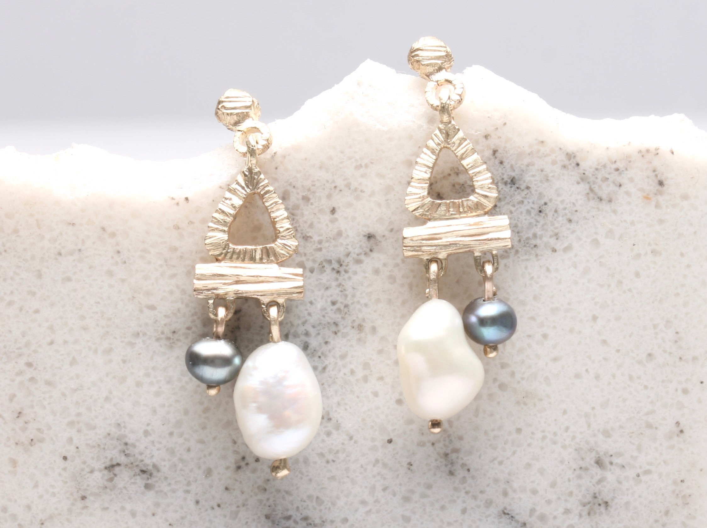 Element Earrings - White Keshi and Black Pearl