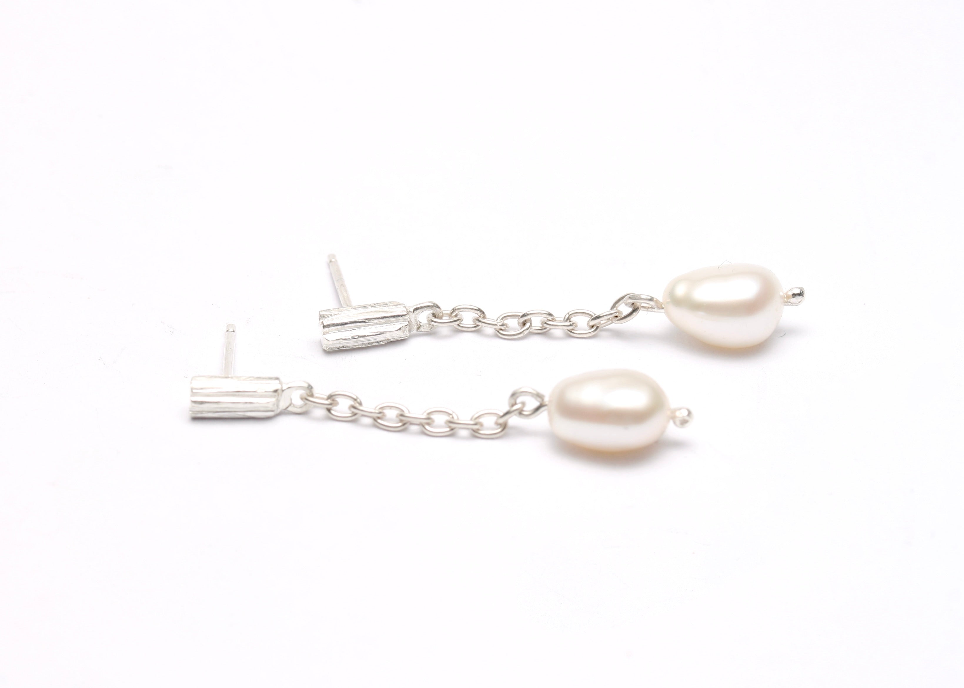 Lithic Small Pearl on chain drop - Silver
