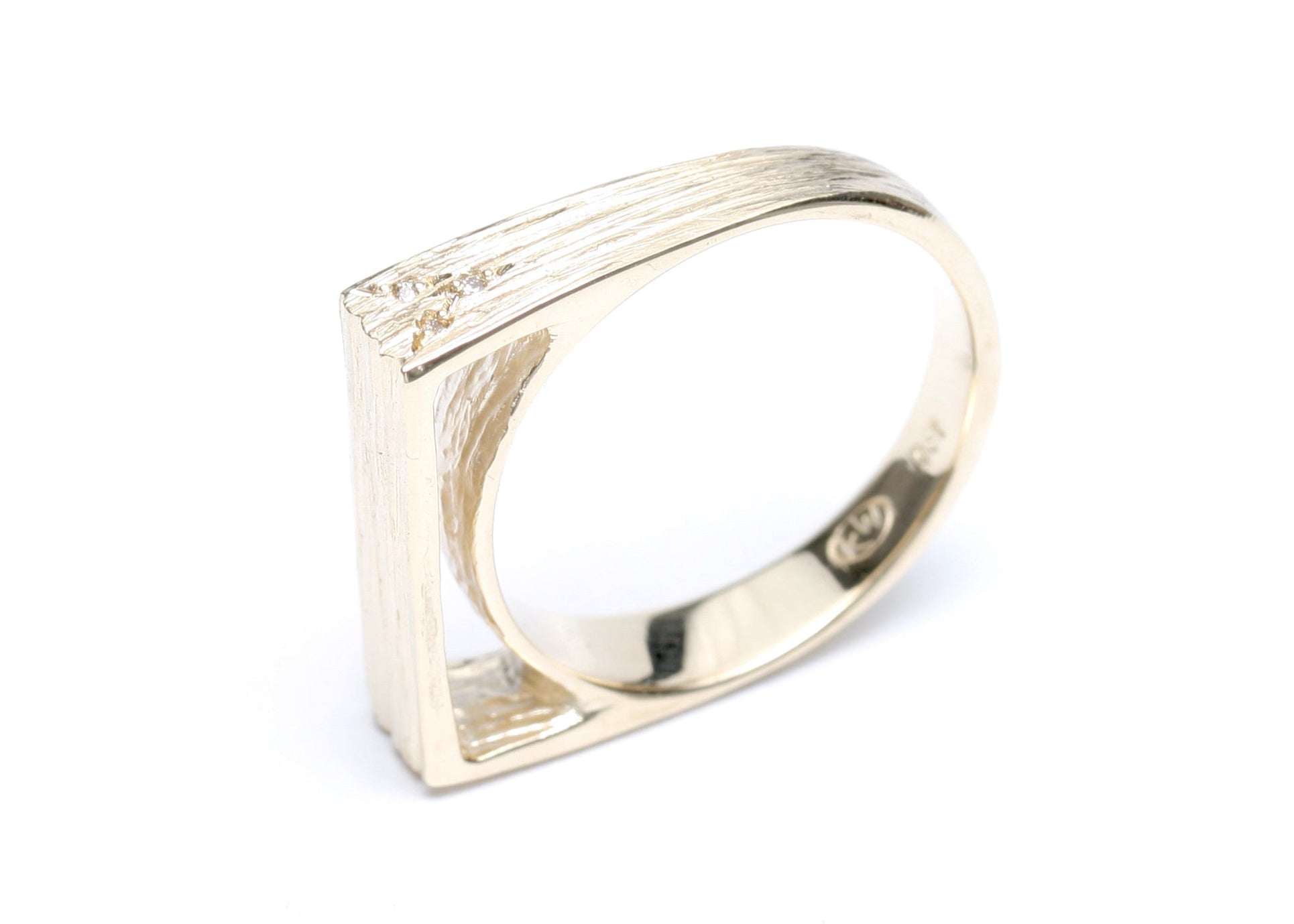 Slim Ledge with diamonds