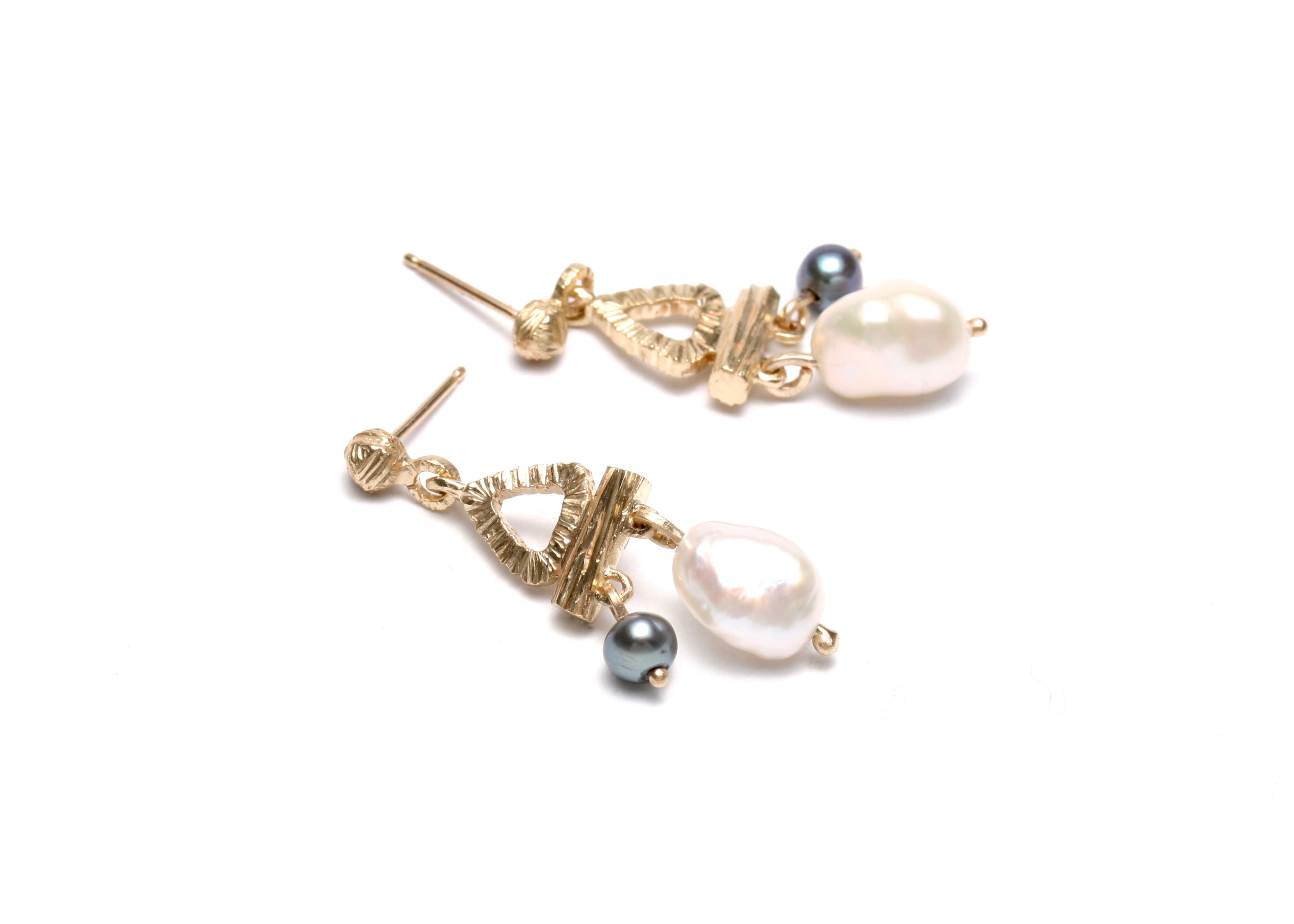 Element Earrings - White Keshi and Black Pearl