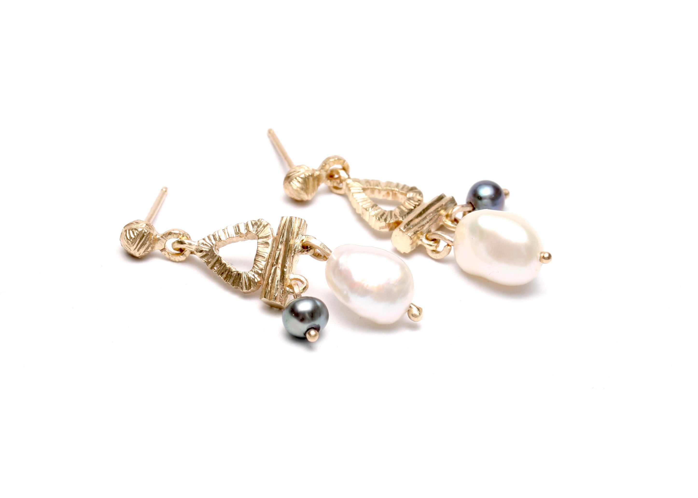 Element Earrings - White Keshi and Black Pearl